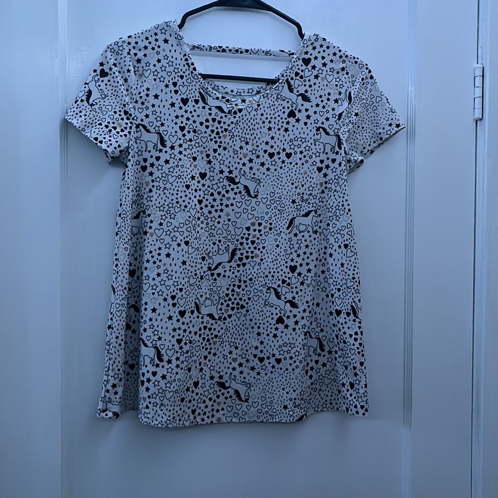 White shirt with hearts unicorns and stars - Picture 3 of 4